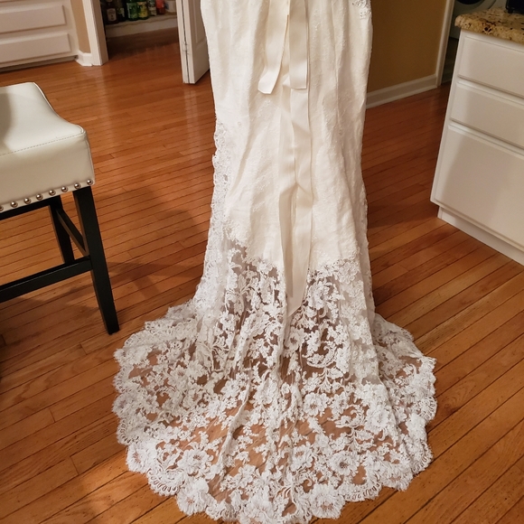 Avine Perucchi St Pucchi Wedding Gown - Picture 8 of 8